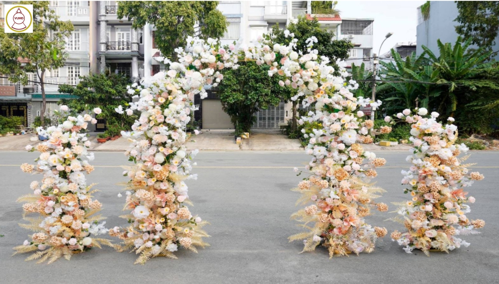 Background đám cưới tông kem sữa