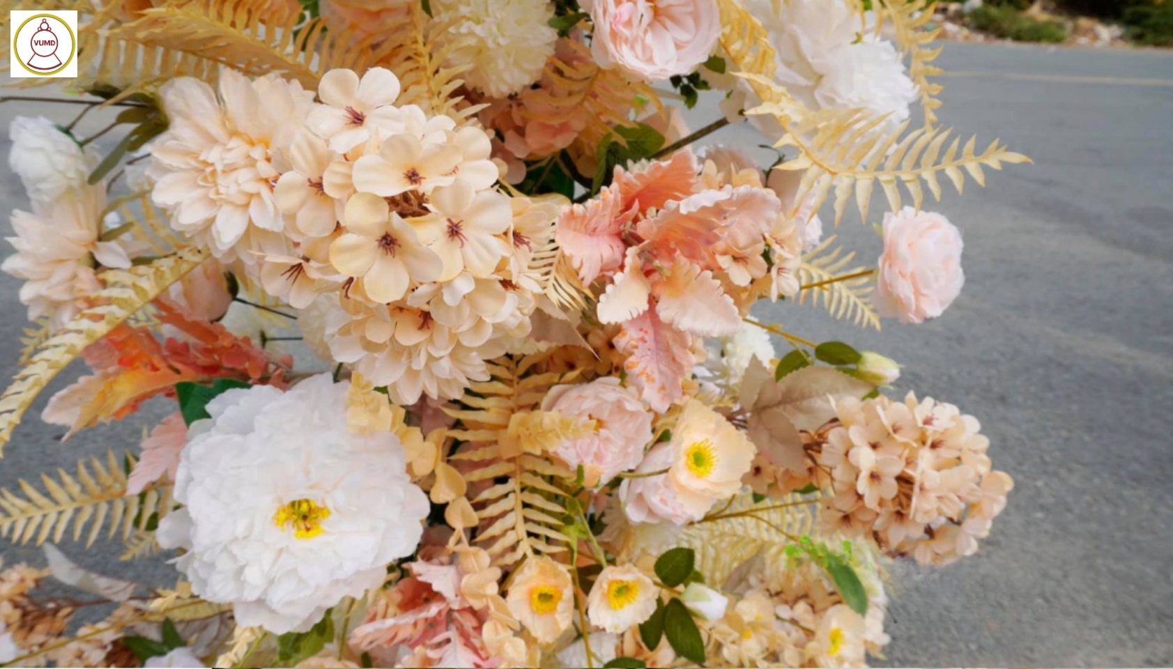 Background đám cưới tông kem sữa