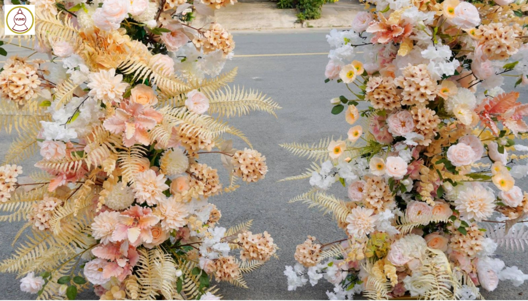 Background đám cưới tông kem sữa