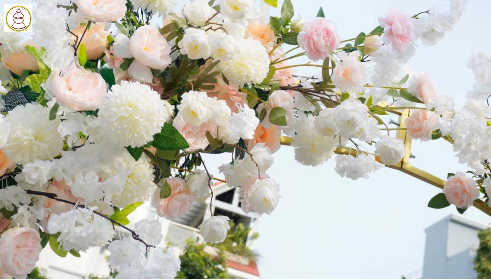 Background đám cưới tông kem sữa