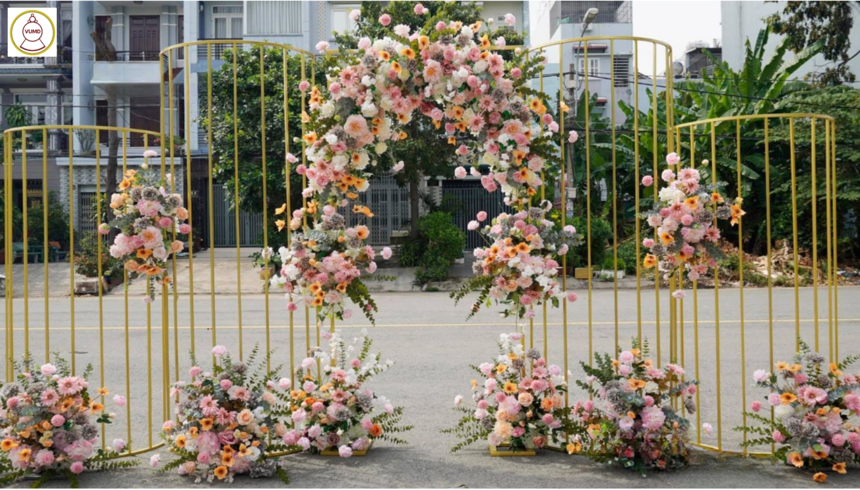 Background đám cưới tông hồng nâu