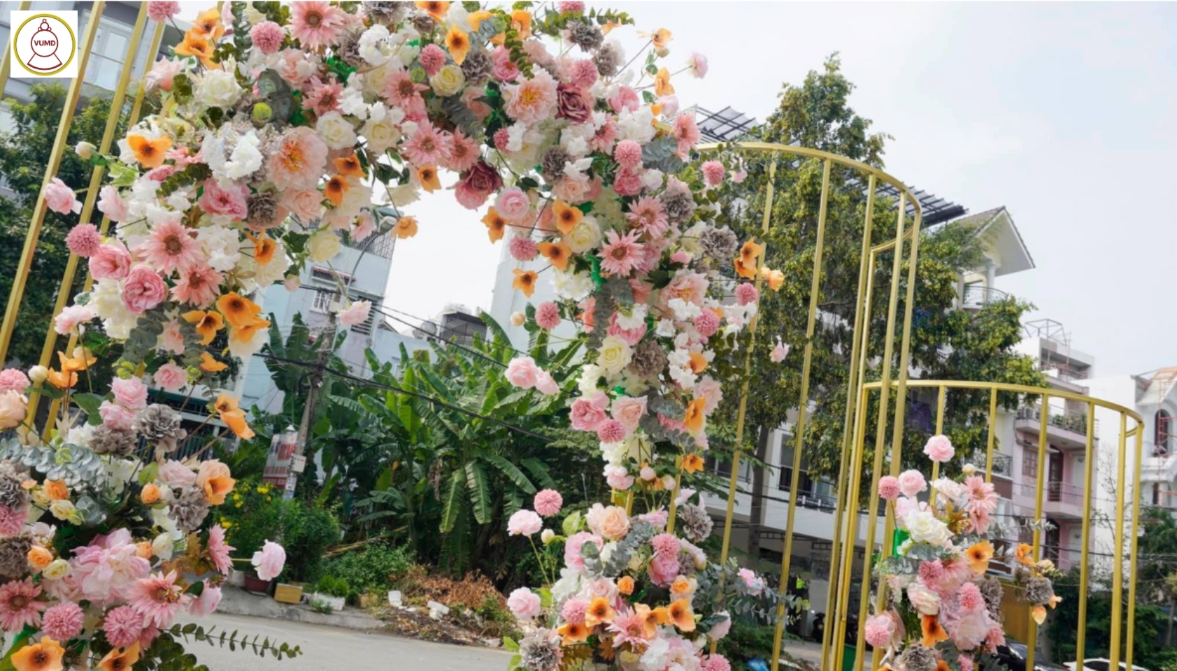 Background đám cưới tông hồng nâu