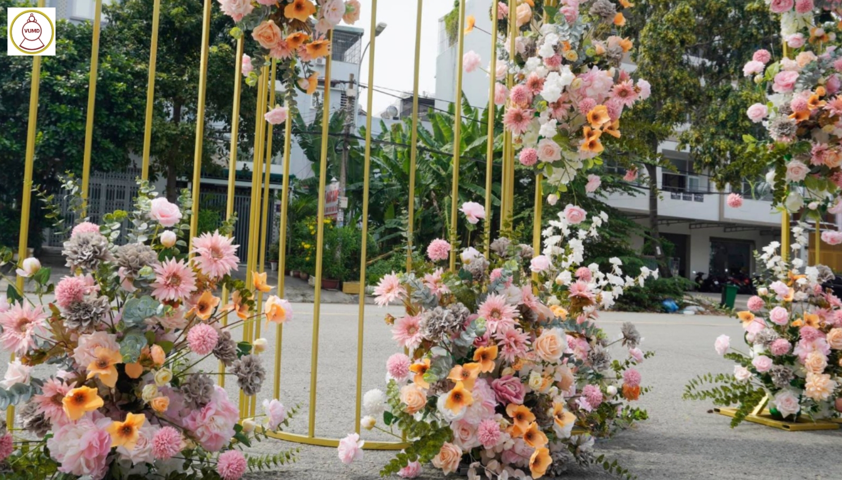 Background đám cưới tông hồng nâu