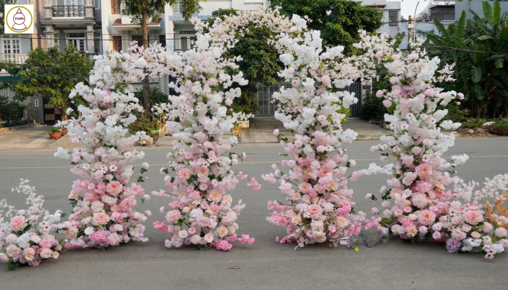 Background đám cưới tông hồng trắng