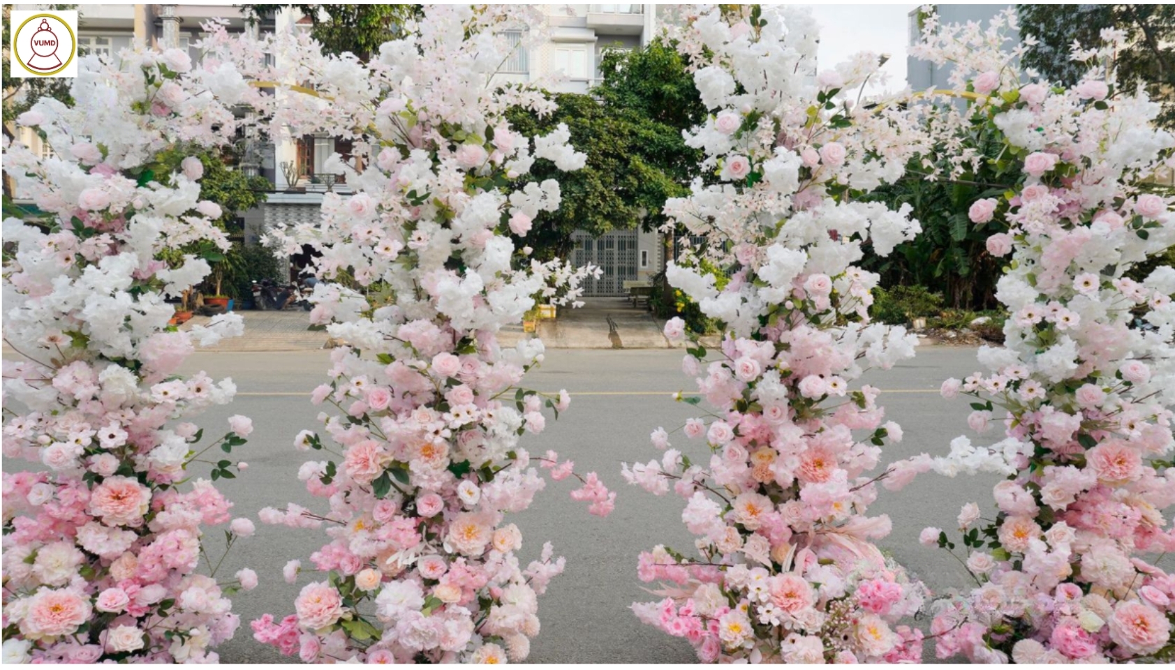 Background đám cưới tông hồng trắng