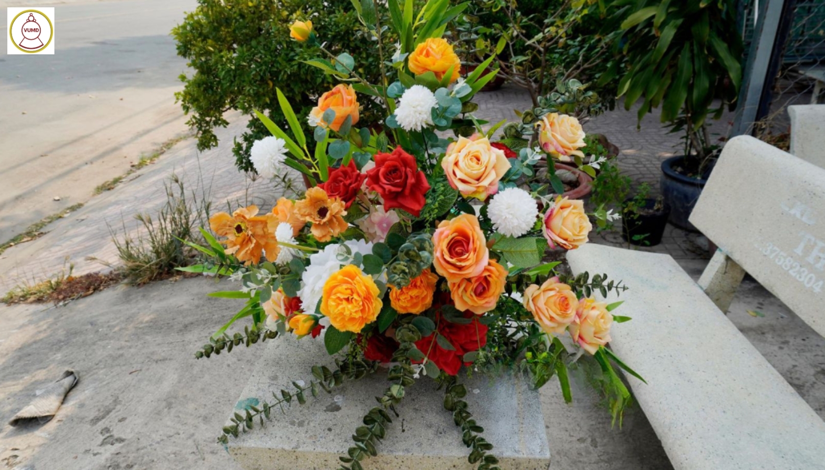 Background tông đỏ nâu xanh lá