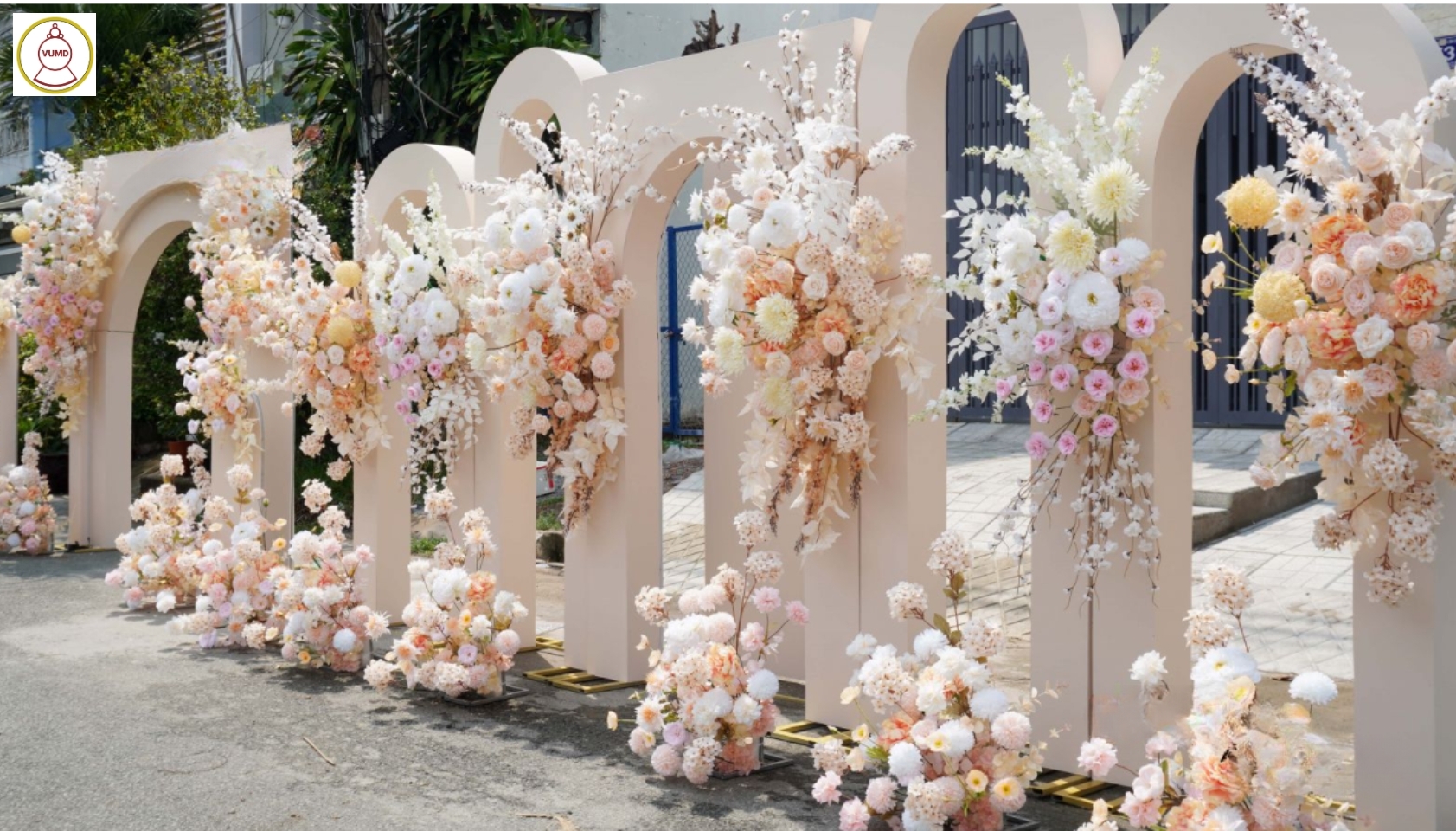 Background đám cưới tông kem