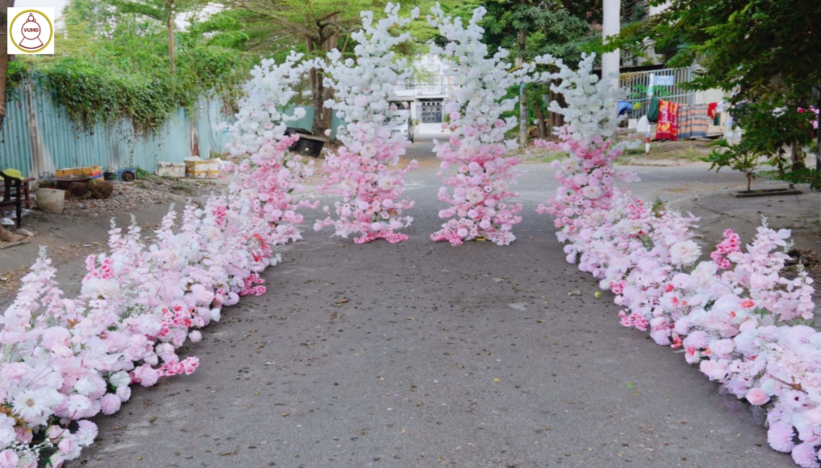 Background hoa lụa cho sự kiện