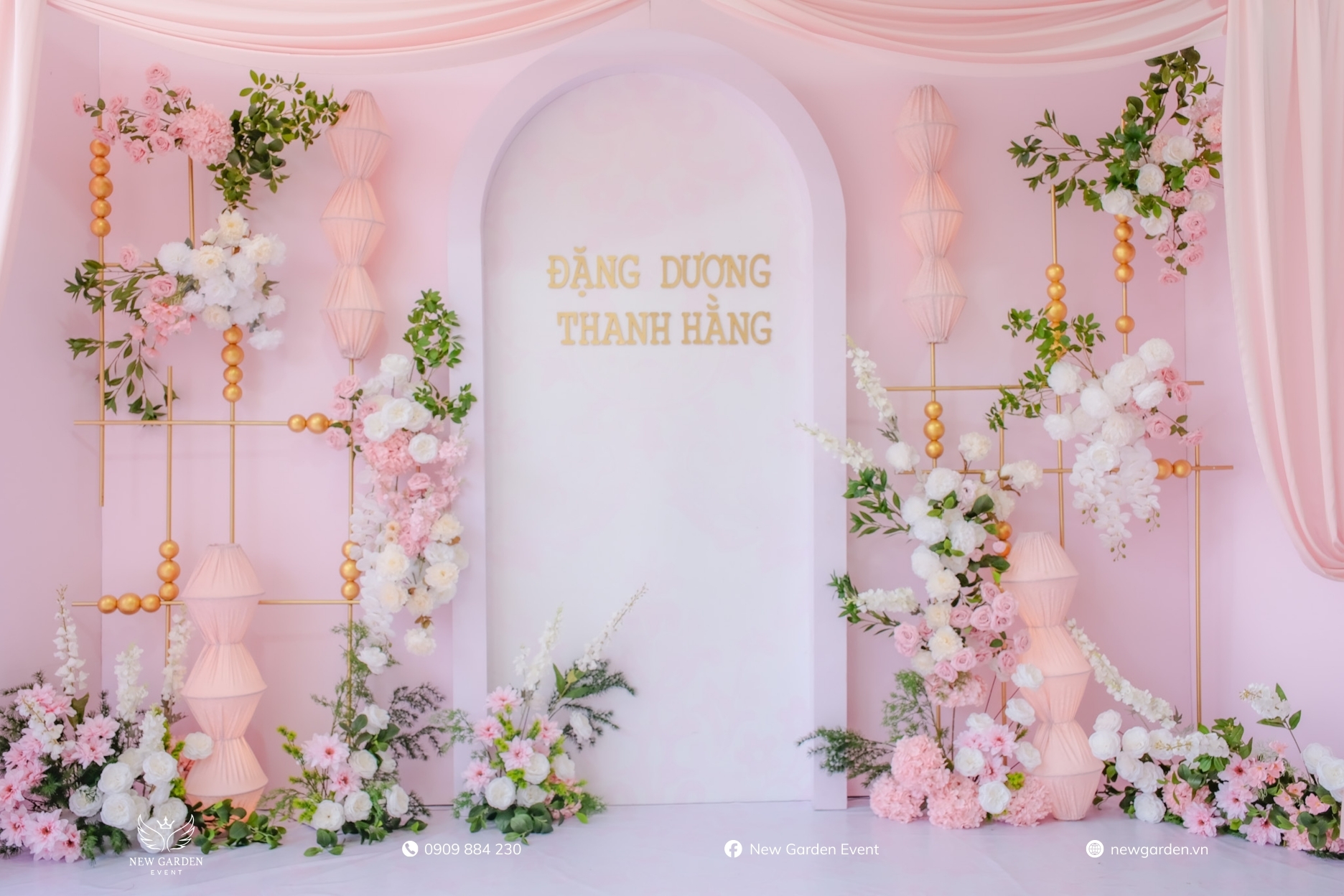 Mẫu Backdrop Tông Hồng Hot 2025