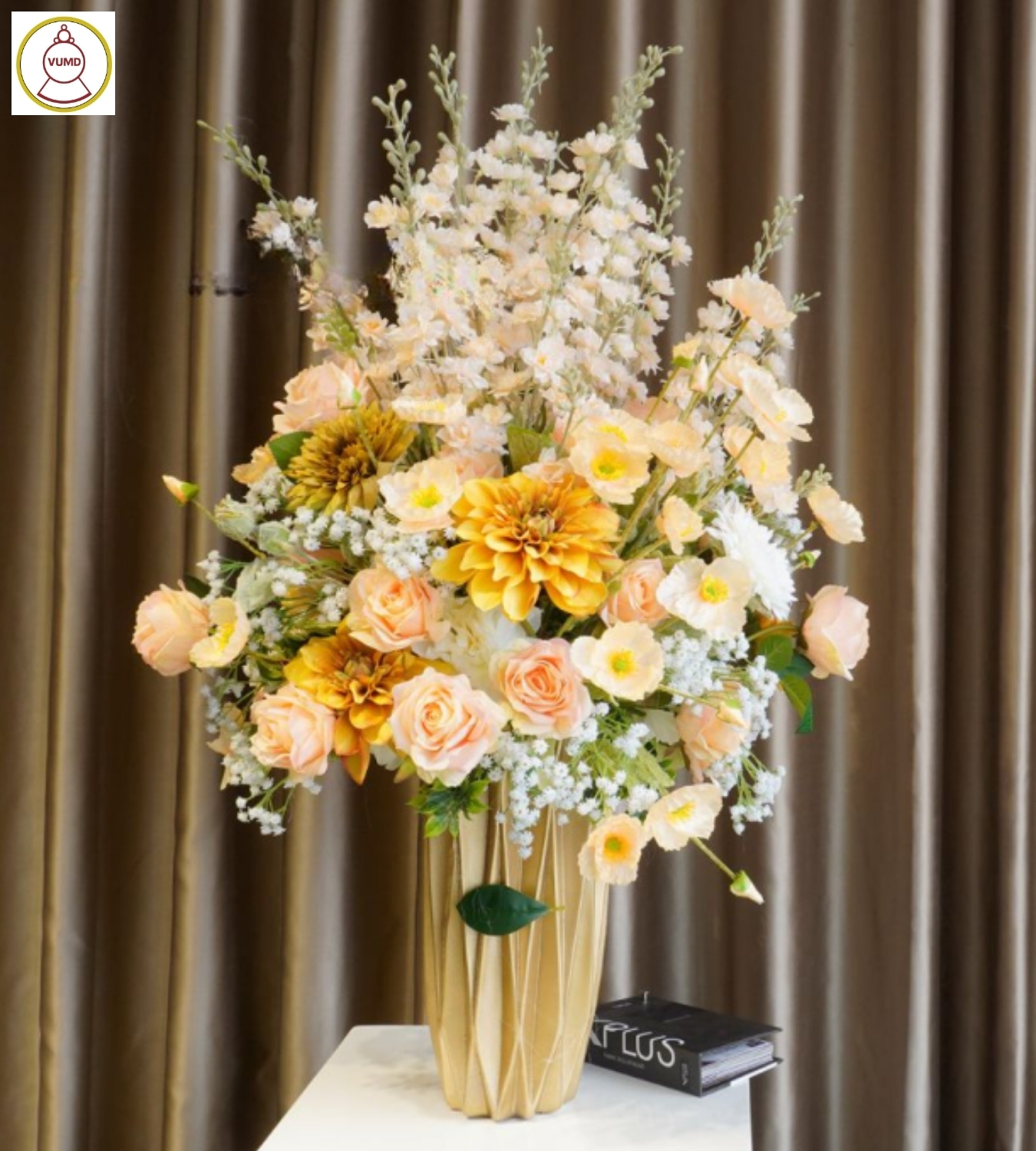 Bình hoa trang trí thể hiện sự trân quý