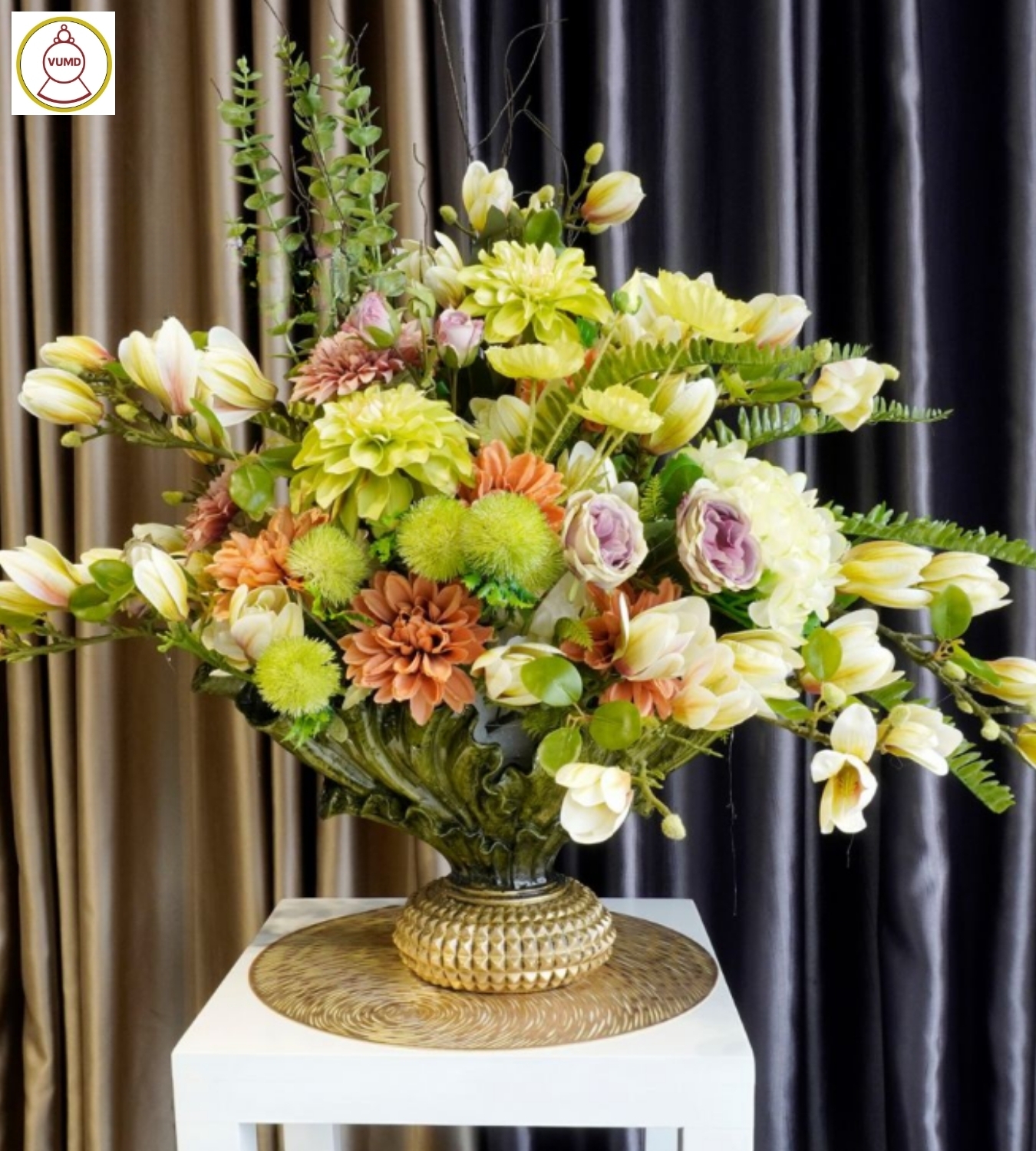 Bình hoa trang trí bàn ăn: Làm mới không gian bếp