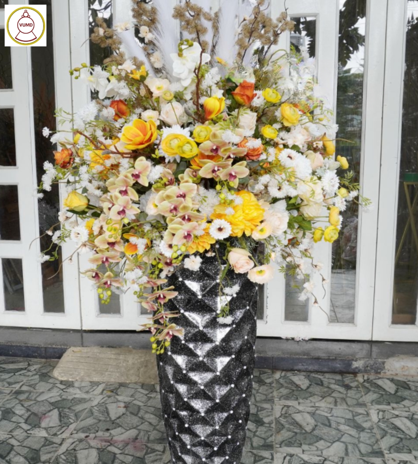 Bình Hoa Trang Trí: Sự Lựa Chọn Độc Đáo Cho Không Gian Sống