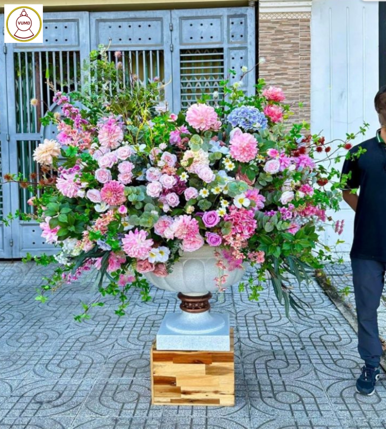 Bình hoa trang trí sảnh lớn khách sạn