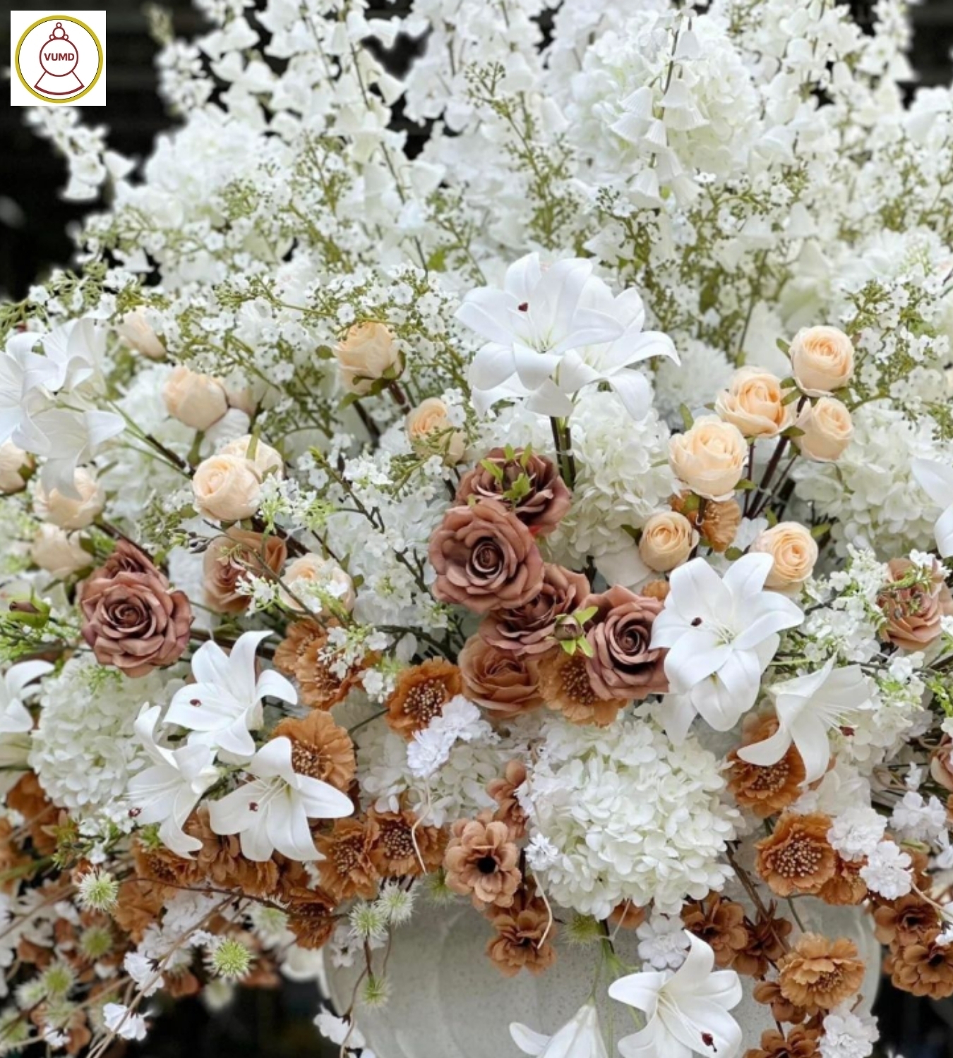 Bình hoa trang trí sảnh lớn nhà hàng khách sạn