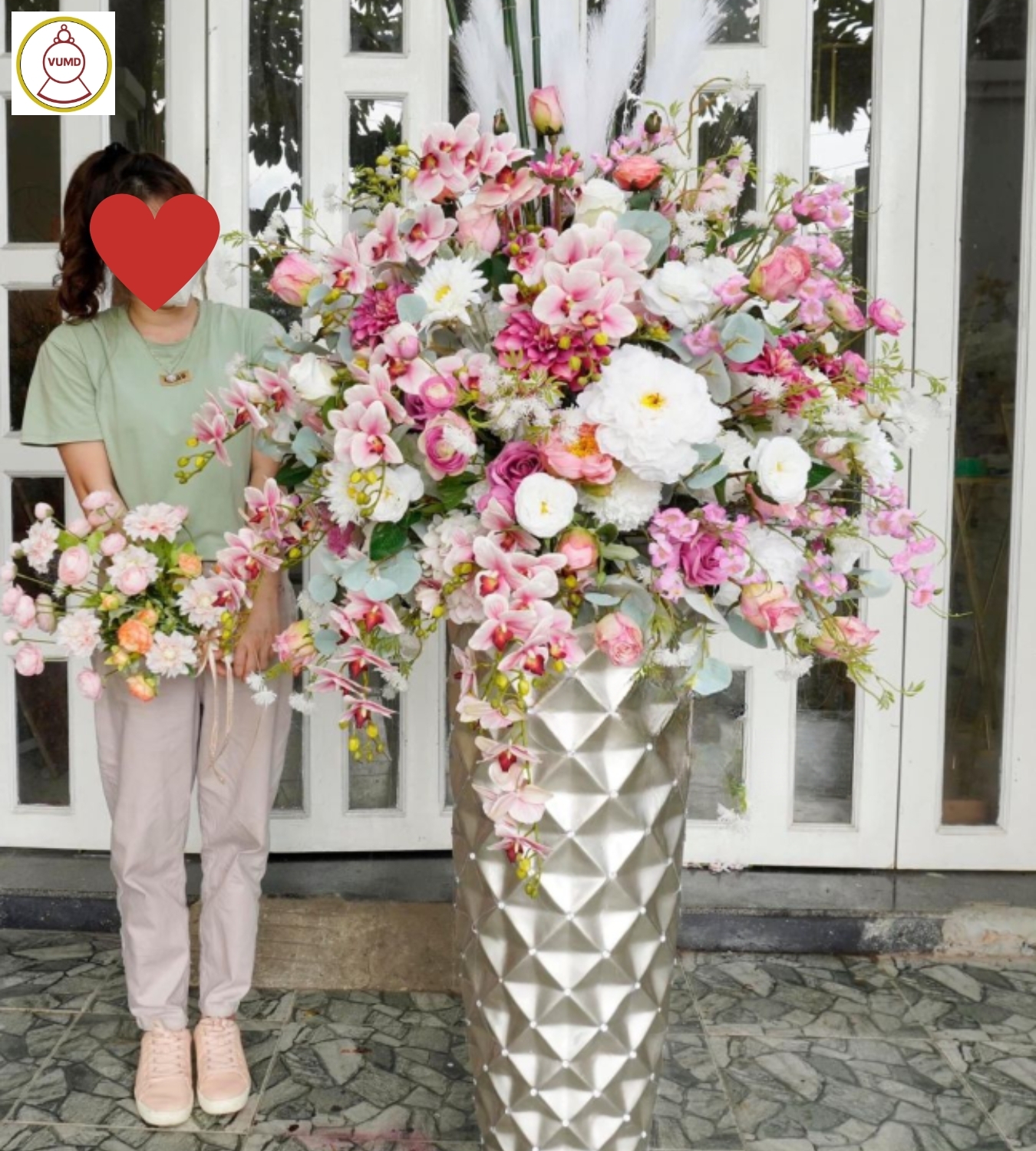 Bình hoa trang trí size lớn: Sự lựa chọn hoàn hảo cho khách sạn