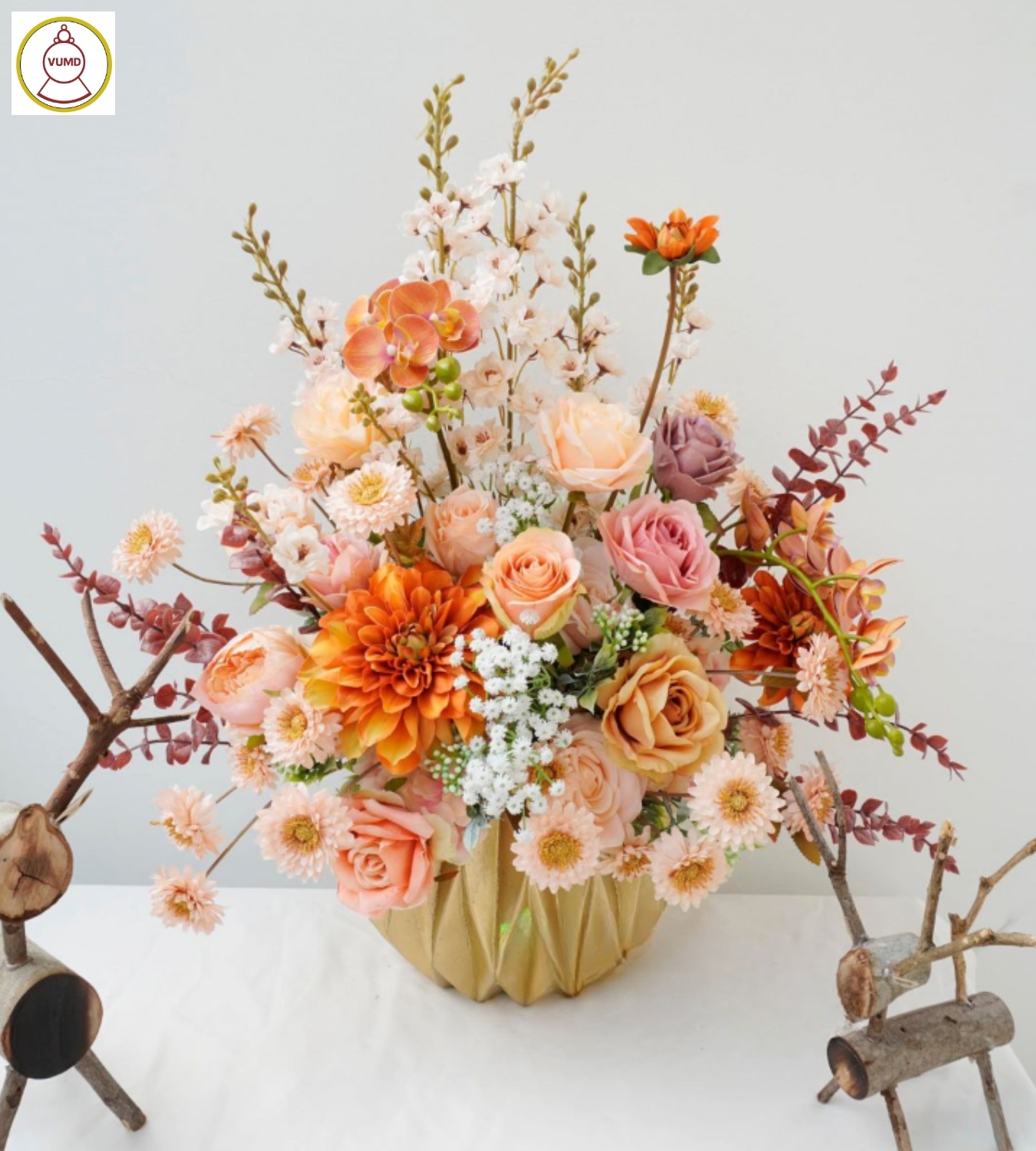 Bình hoa trang trí bàn ăn