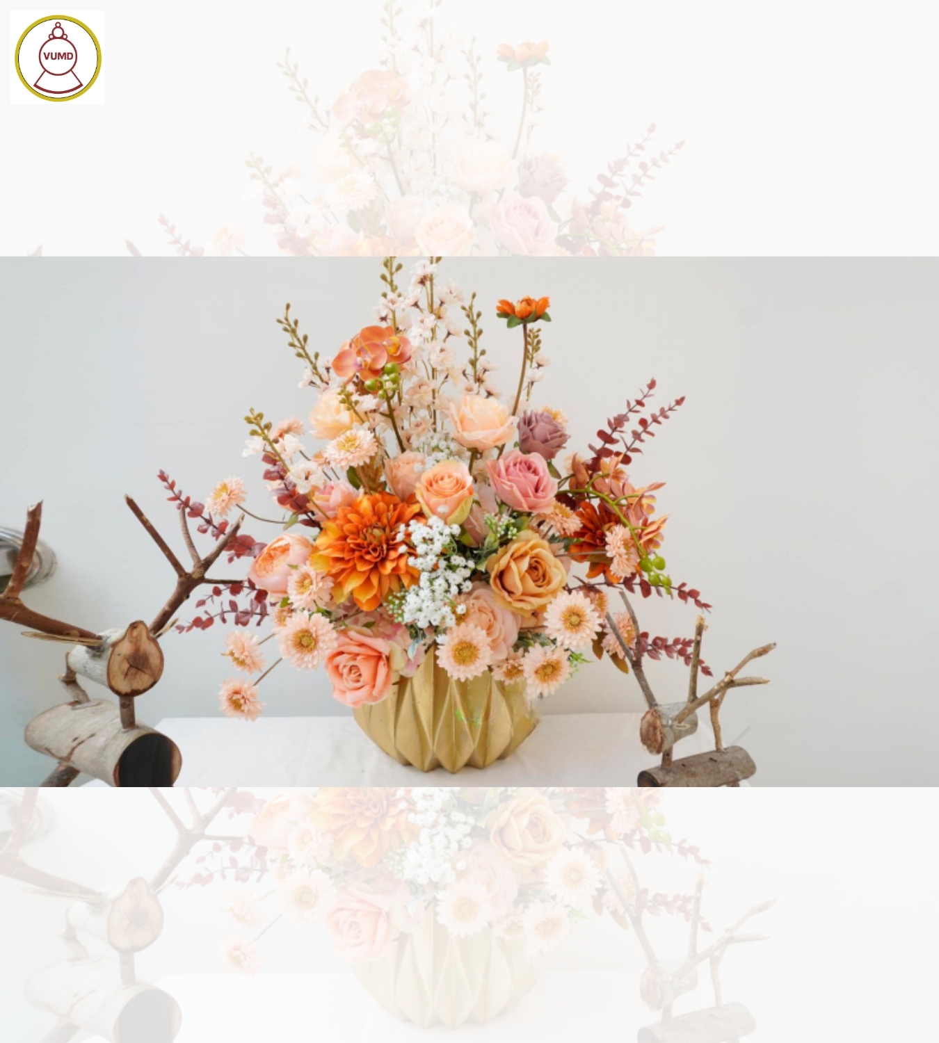 Bình hoa trang trí bàn ăn