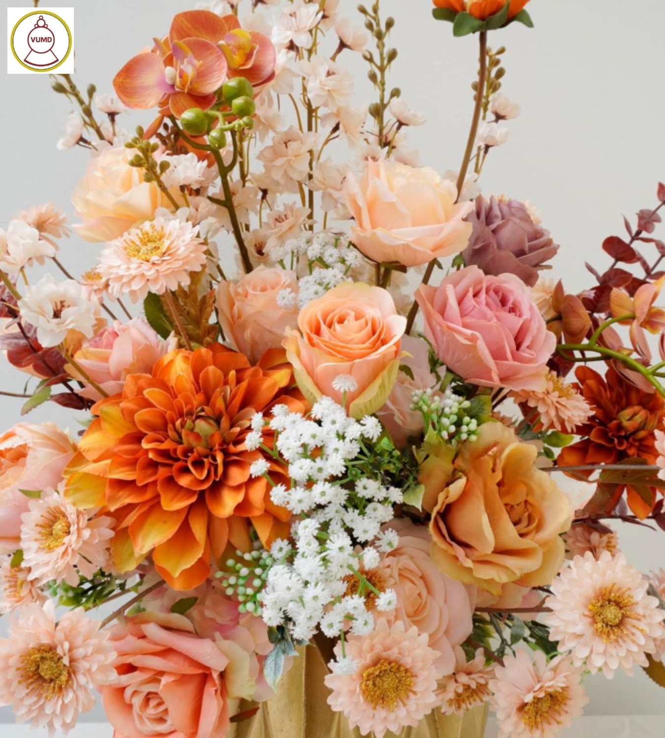 Bình hoa trang trí bàn ăn