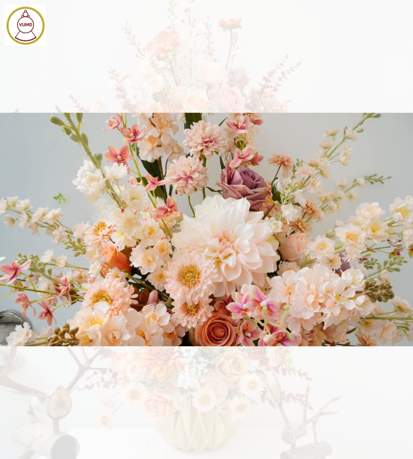 Bình hoa trang trí phòng khách tinh tế