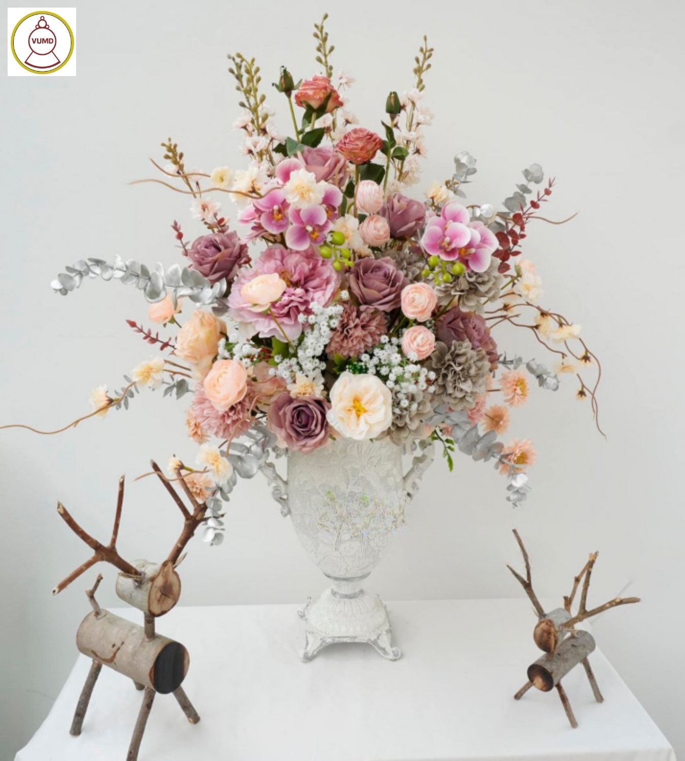 Bình hoa trang trí phong cách Châu Âu