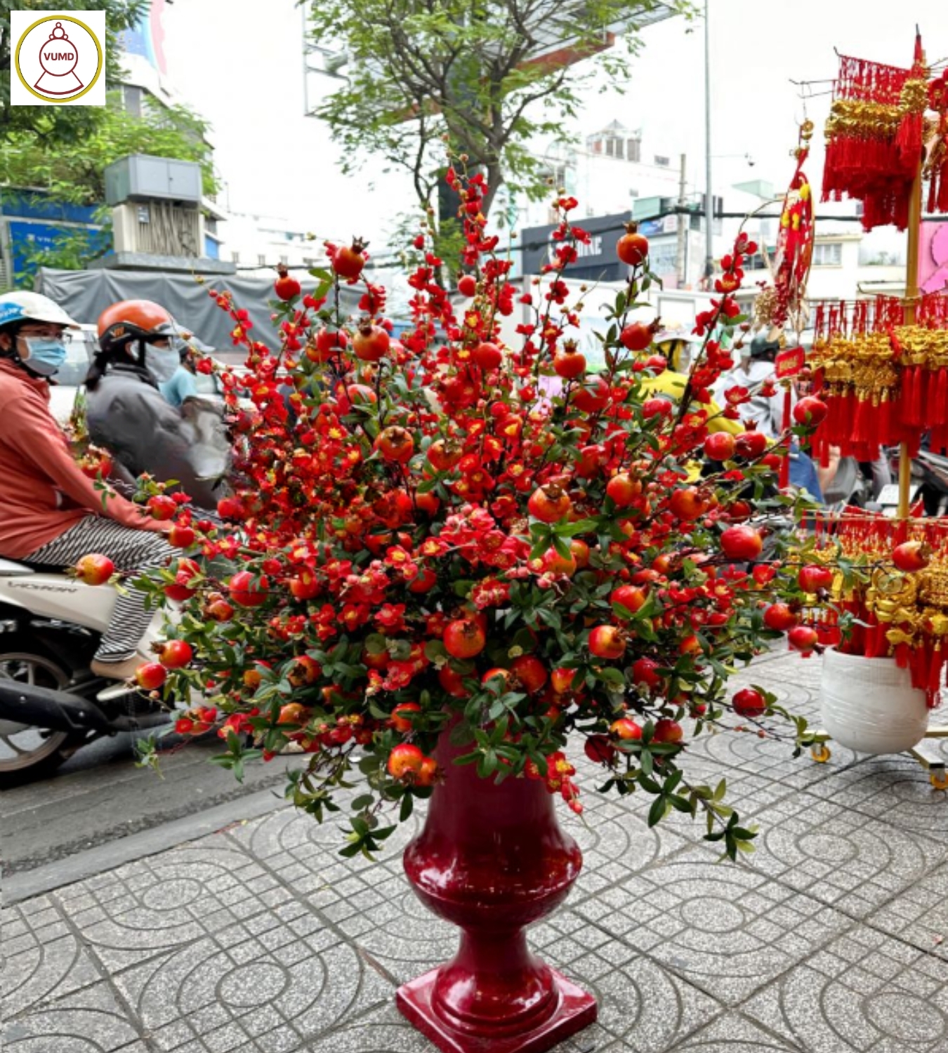 Bình hoa trang trí quả lựu