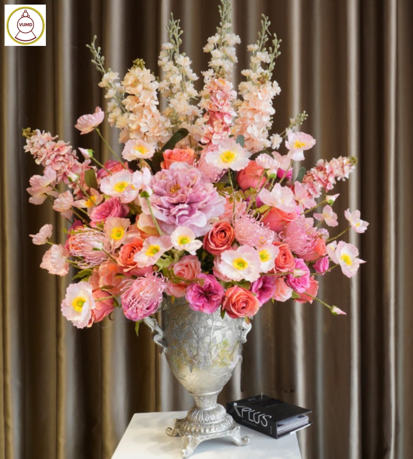 Bình hoa trang trí mẫu đơn phi yến tông hồng