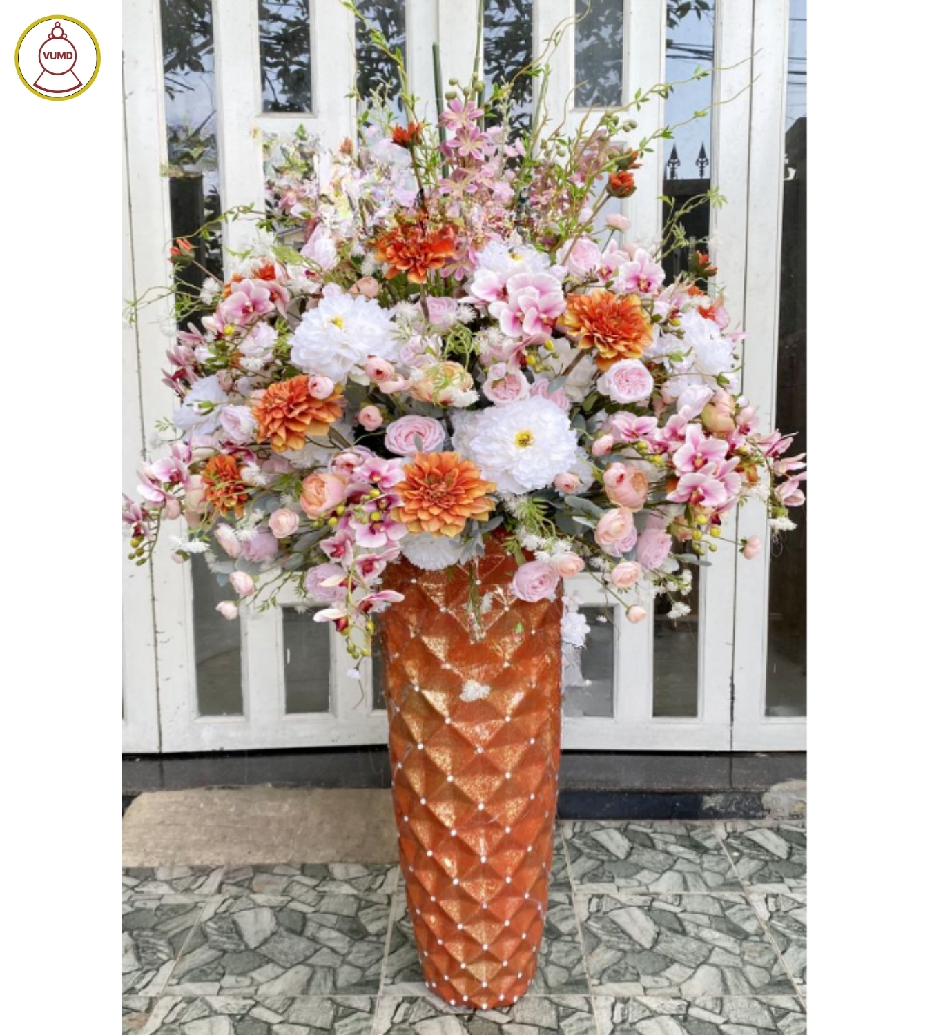 Bình hoa trang trí phòng khách độc đáo