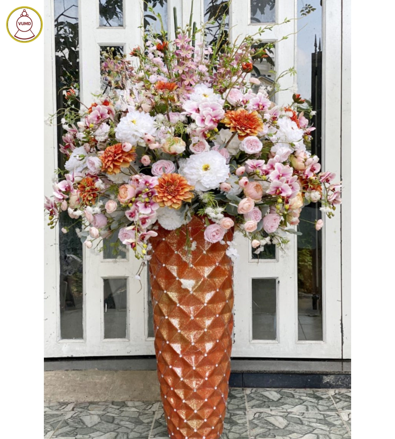 Bình hoa trang trí phòng khách độc đáo