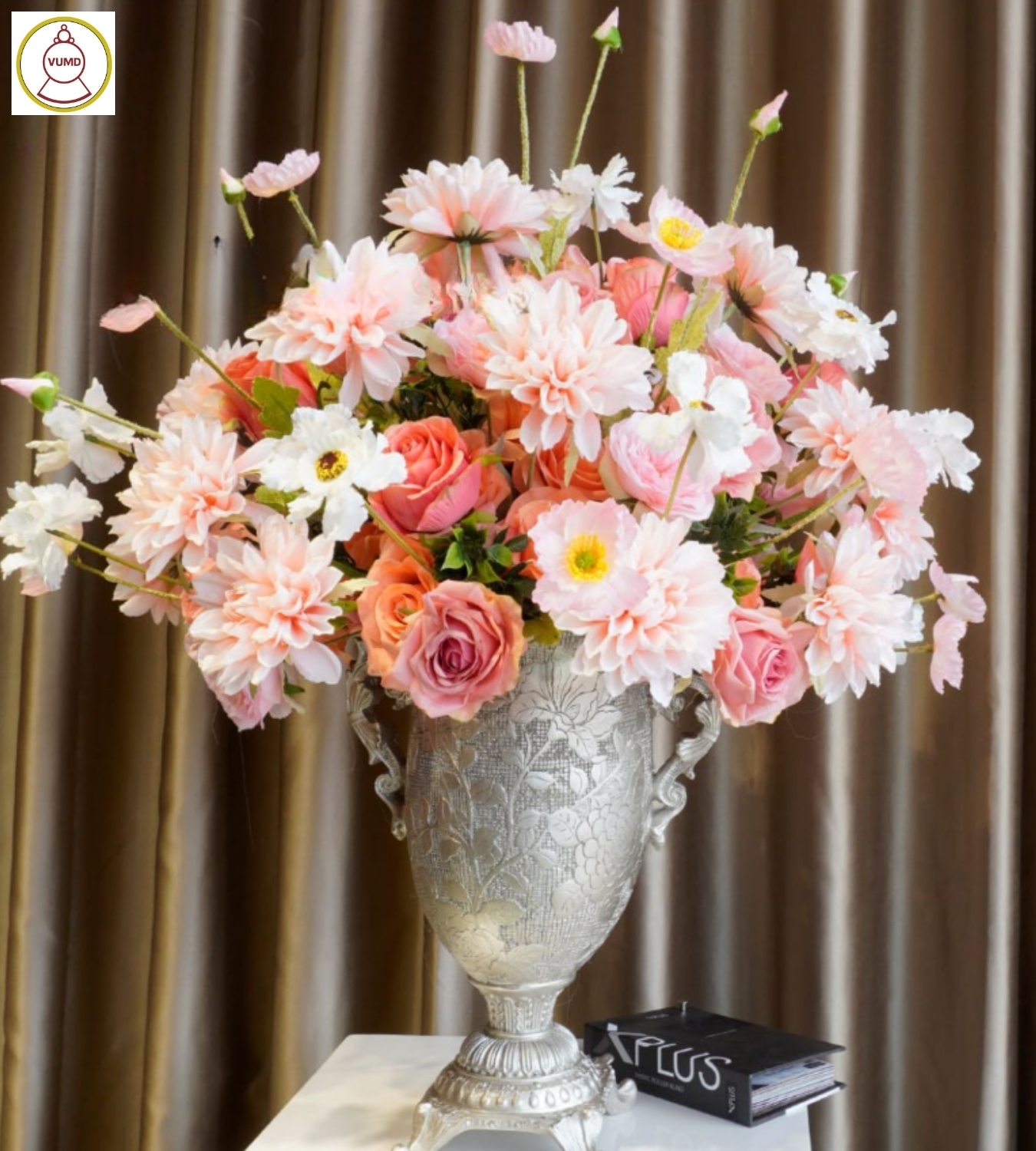 Bình hoa trang trí tông hồng hot