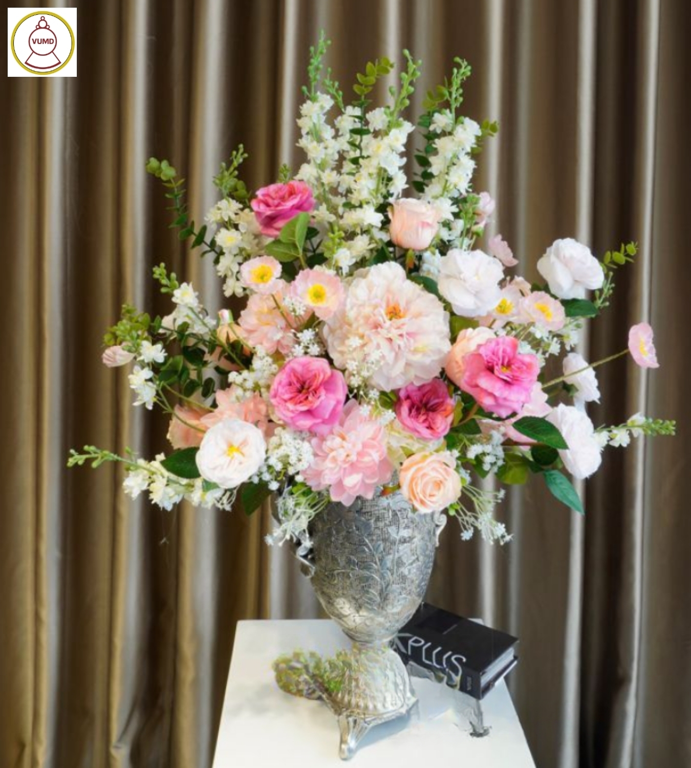 Bình hoa trang trí mẫu đơn David