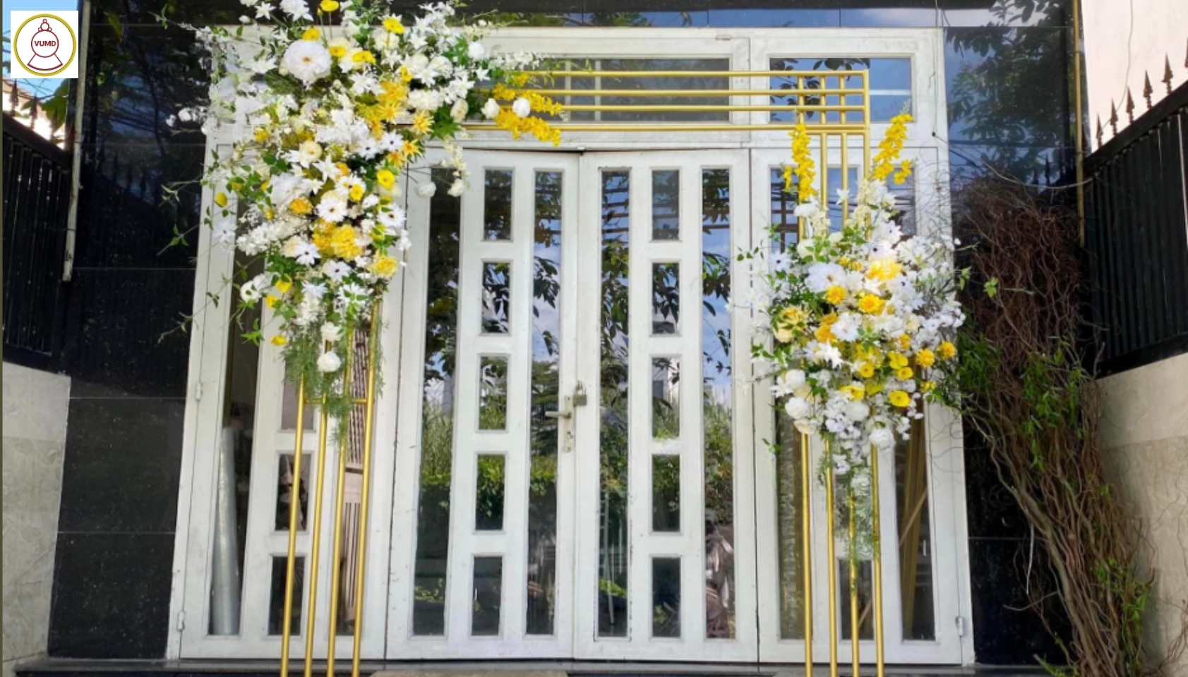 Cổng hoa đám cưới tông vàng