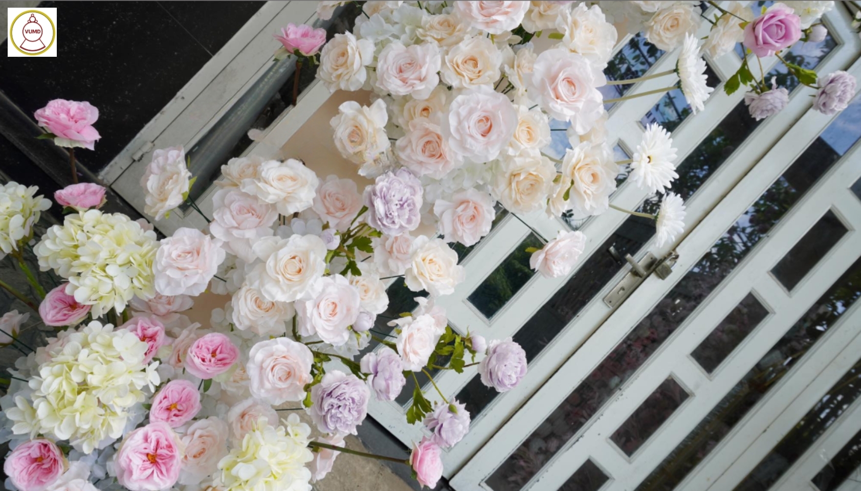 Cổng hoa đám cưới màu hồng