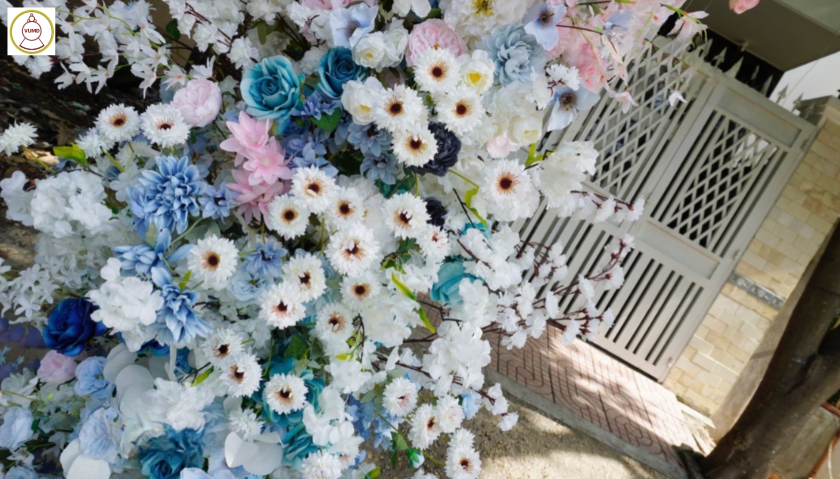 Cổng hoa đám cưới xanh dương