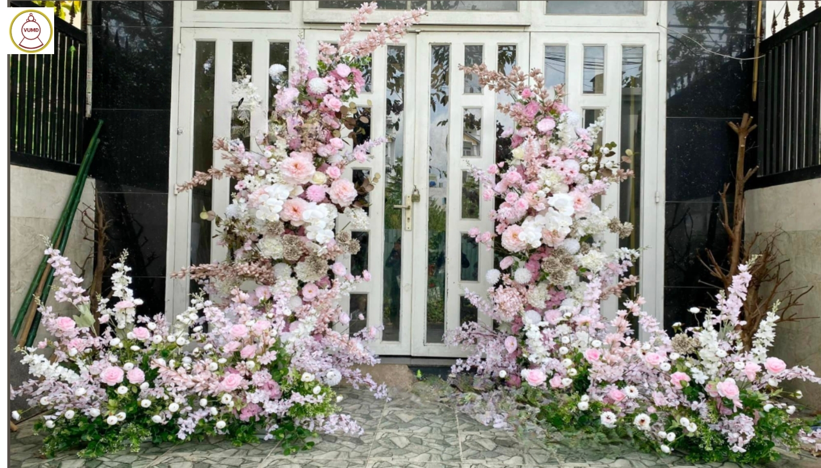 Cổng hoa đám cưới hồng cao cấp