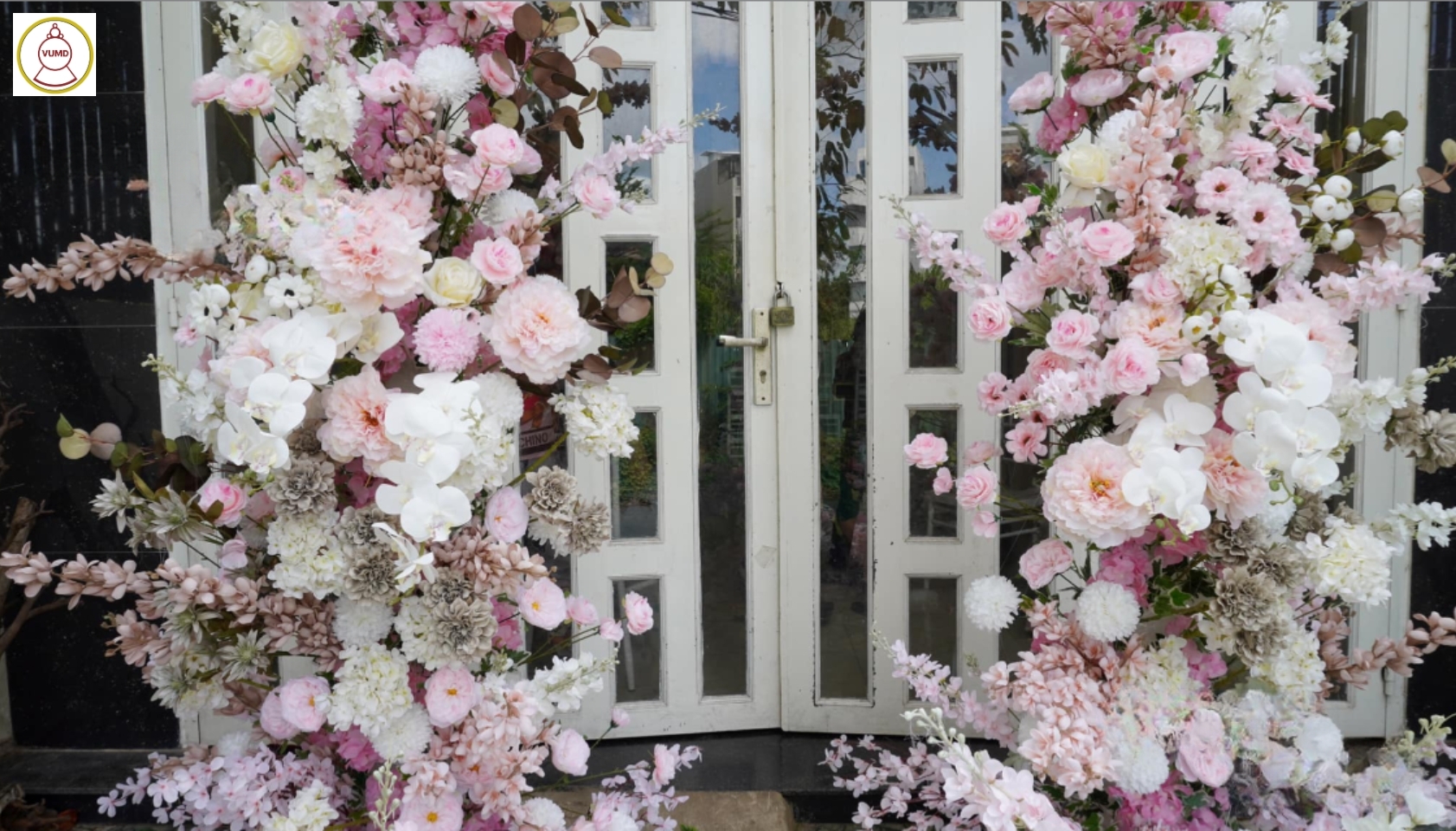 Cổng hoa đám cưới hồng cao cấp