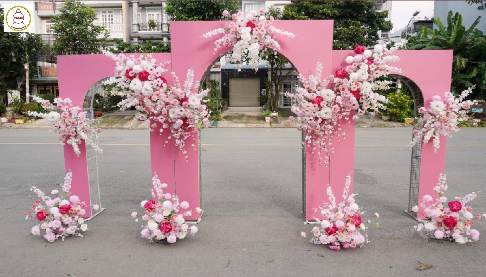 Cổng hoa đám cưới full hồng