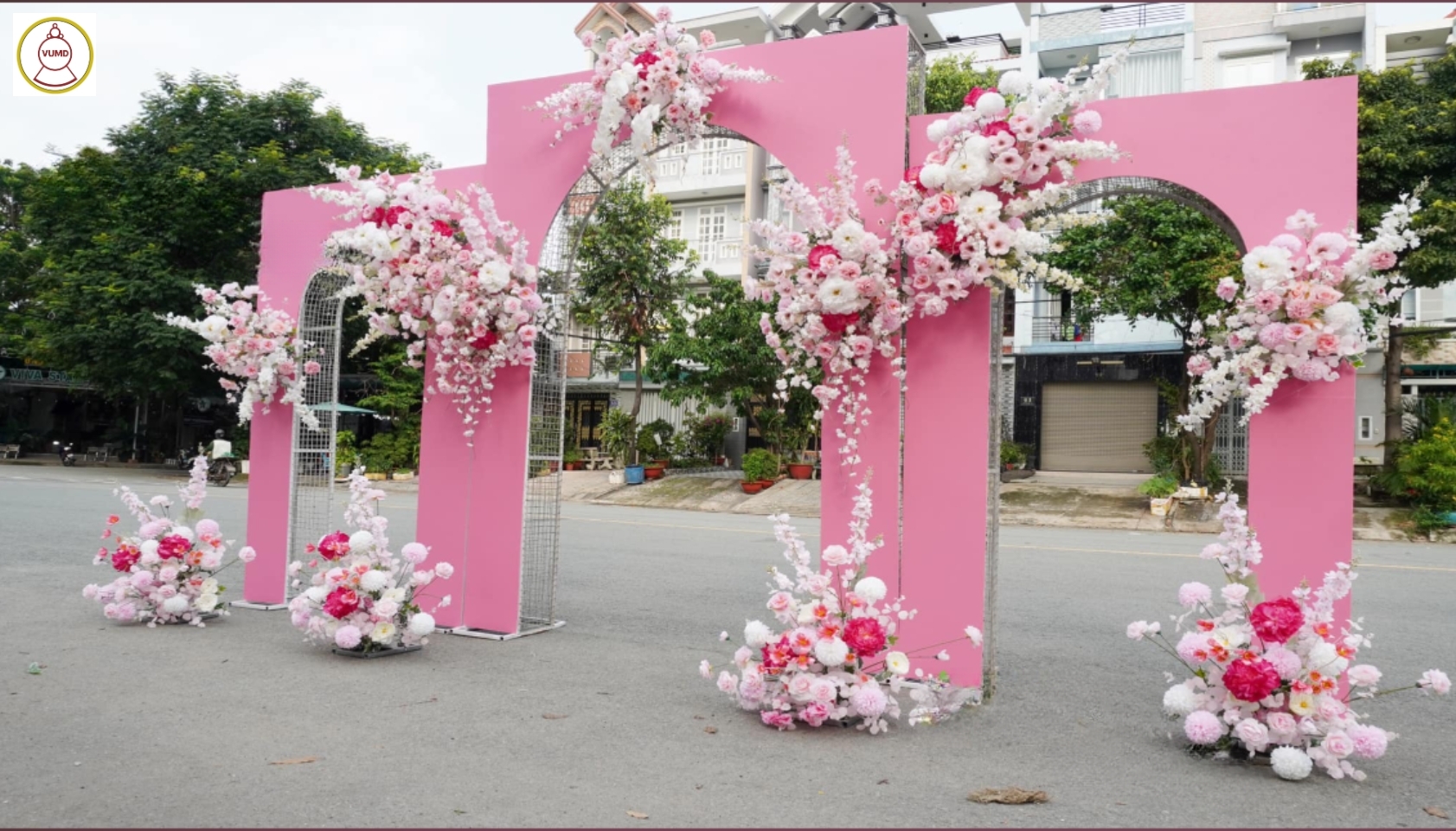 Cổng hoa đám cưới full hồng