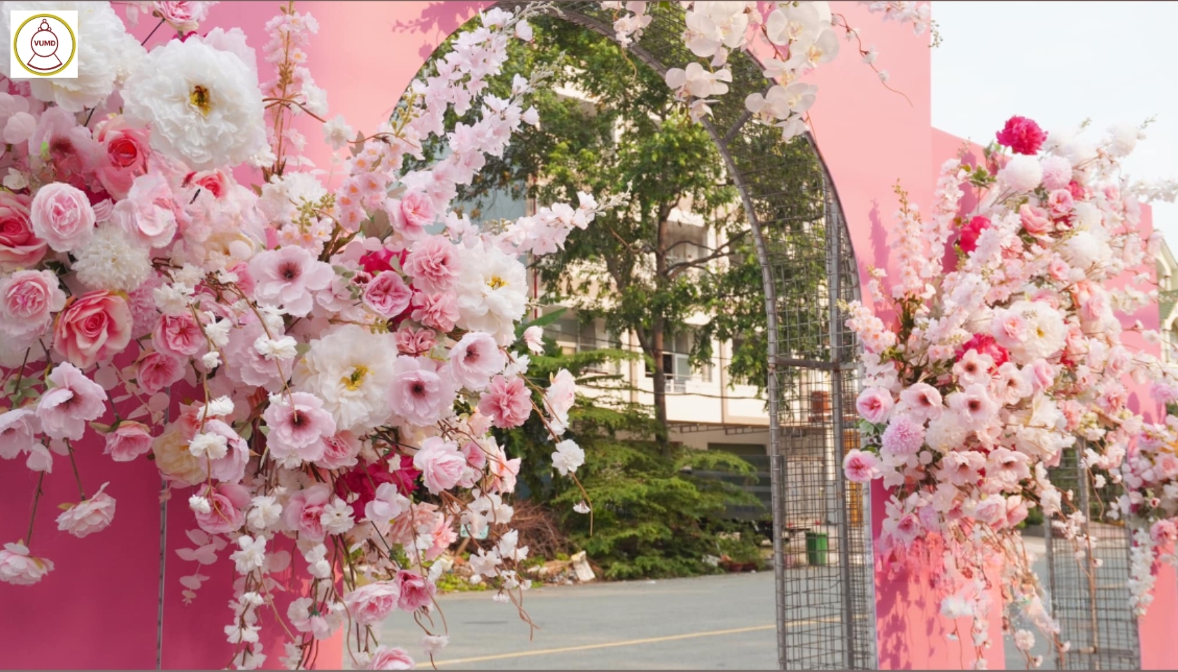 Cổng hoa đám cưới full hồng