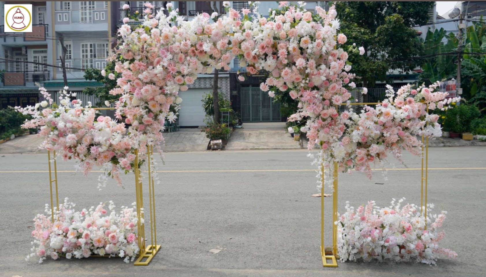 Cổng hoa đám cưới tông hồng hot
