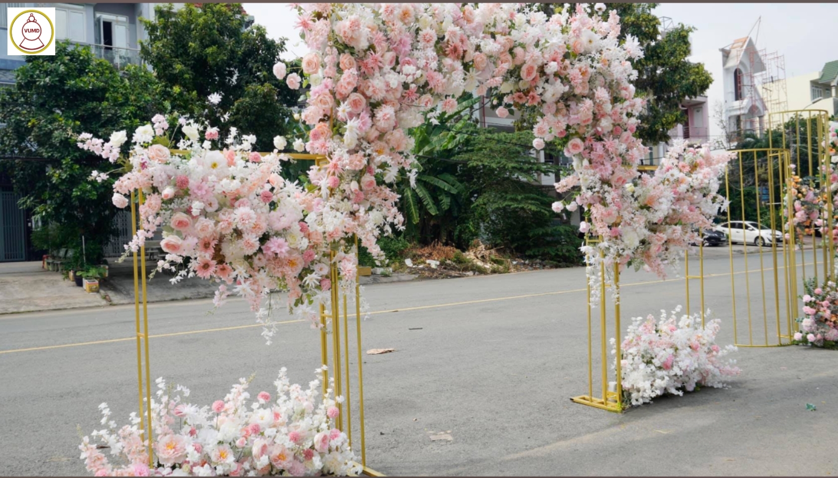 Cổng hoa đám cưới tông hồng hot