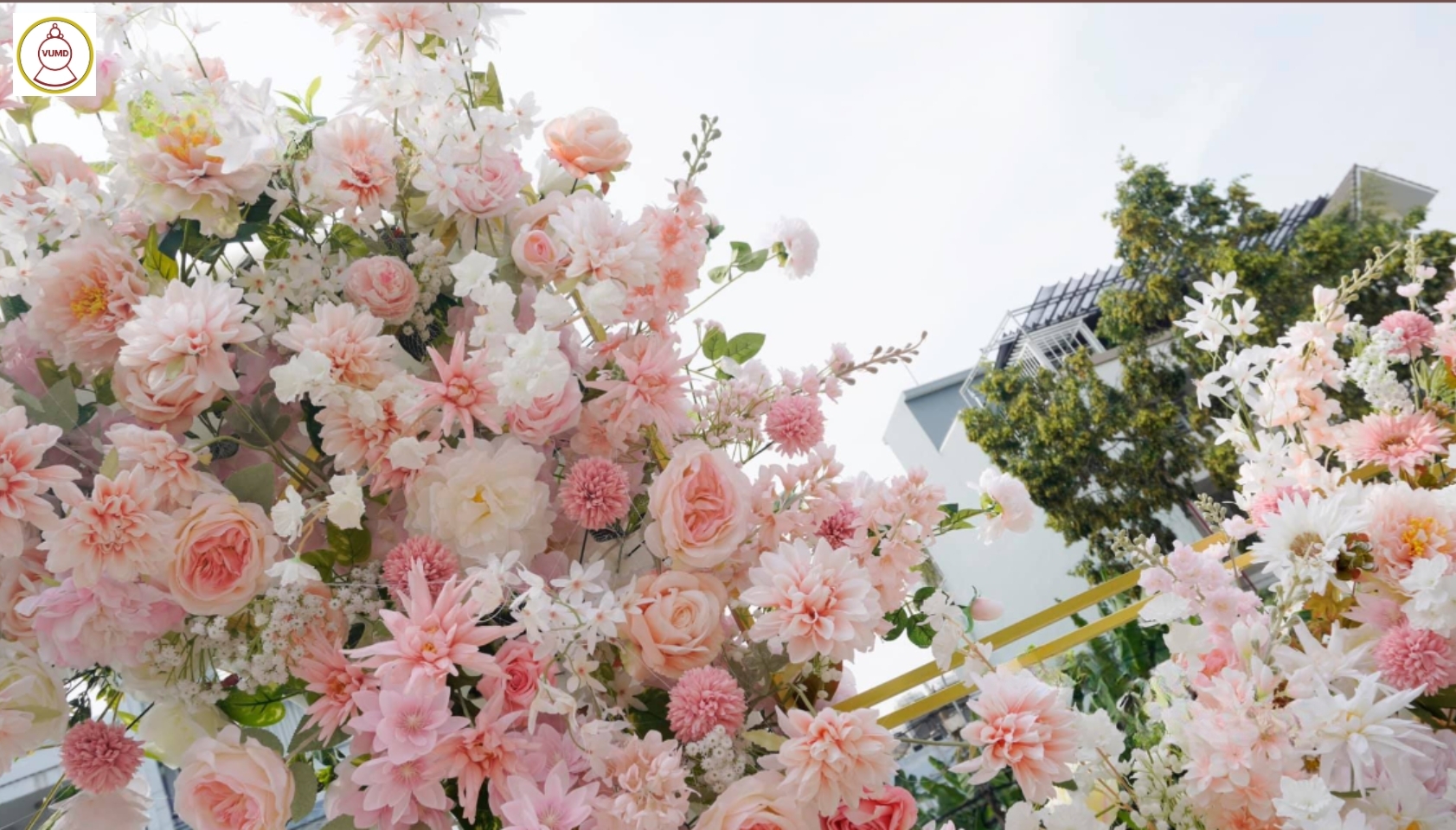 Cổng hoa đám cưới tông hồng hot