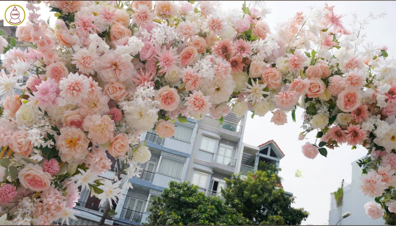 Cổng hoa đám cưới tông hồng hot