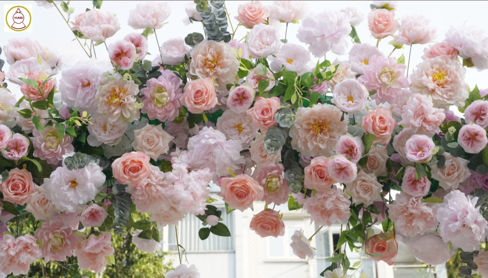 Cổng hoa vuông hồng phấn