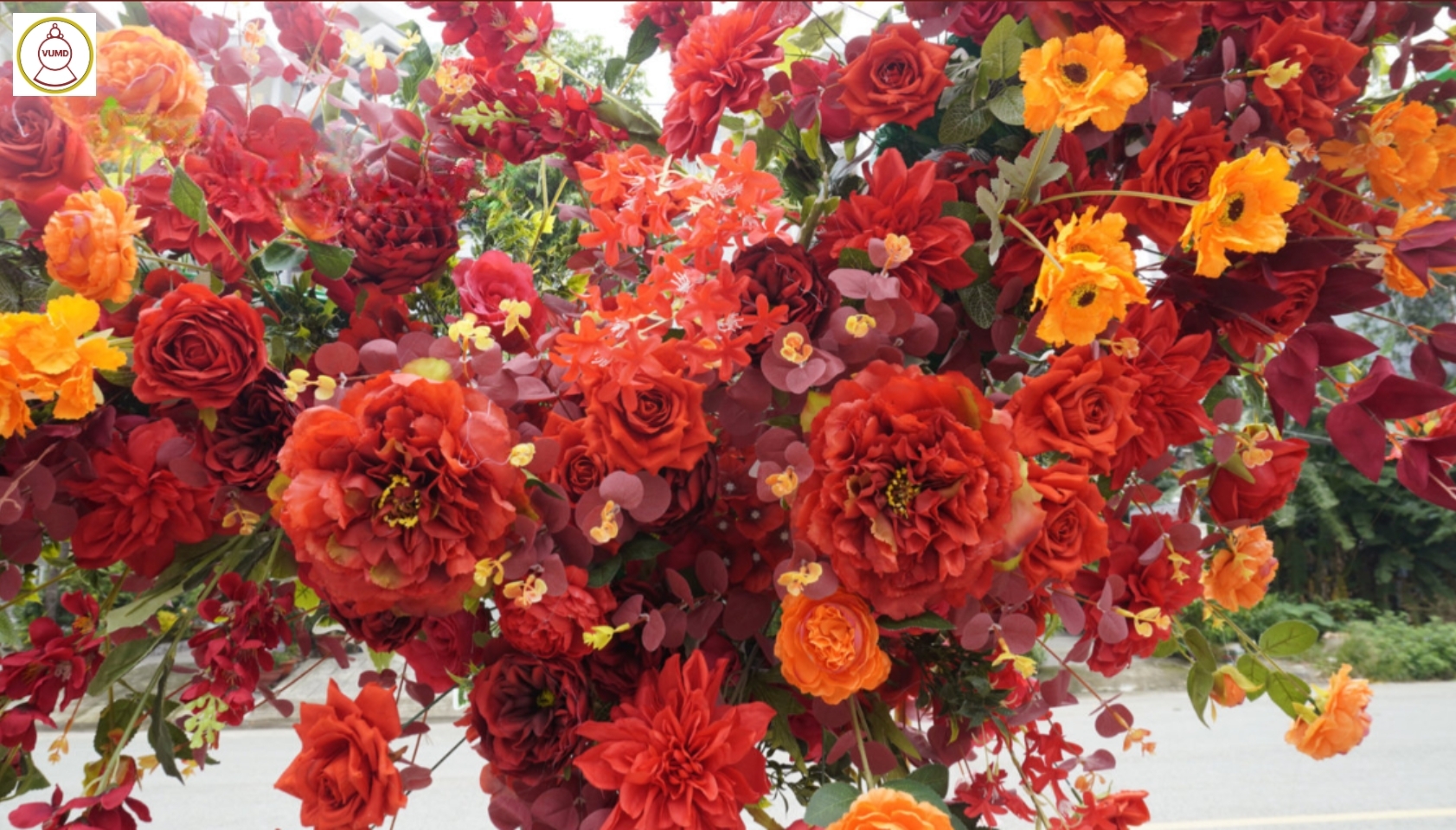 Cổng hoa đám cưới full đỏ