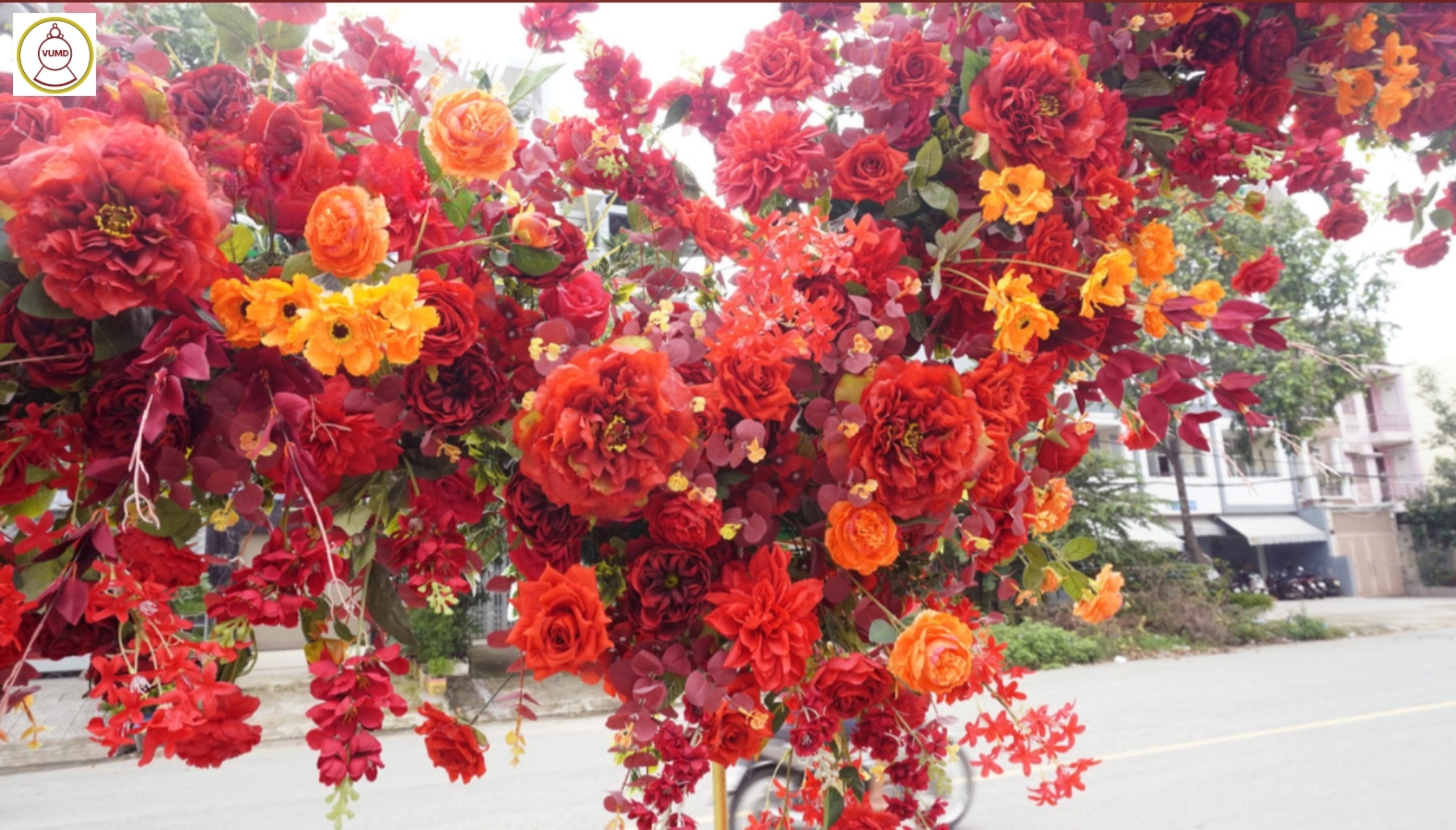 Cổng hoa đám cưới full đỏ