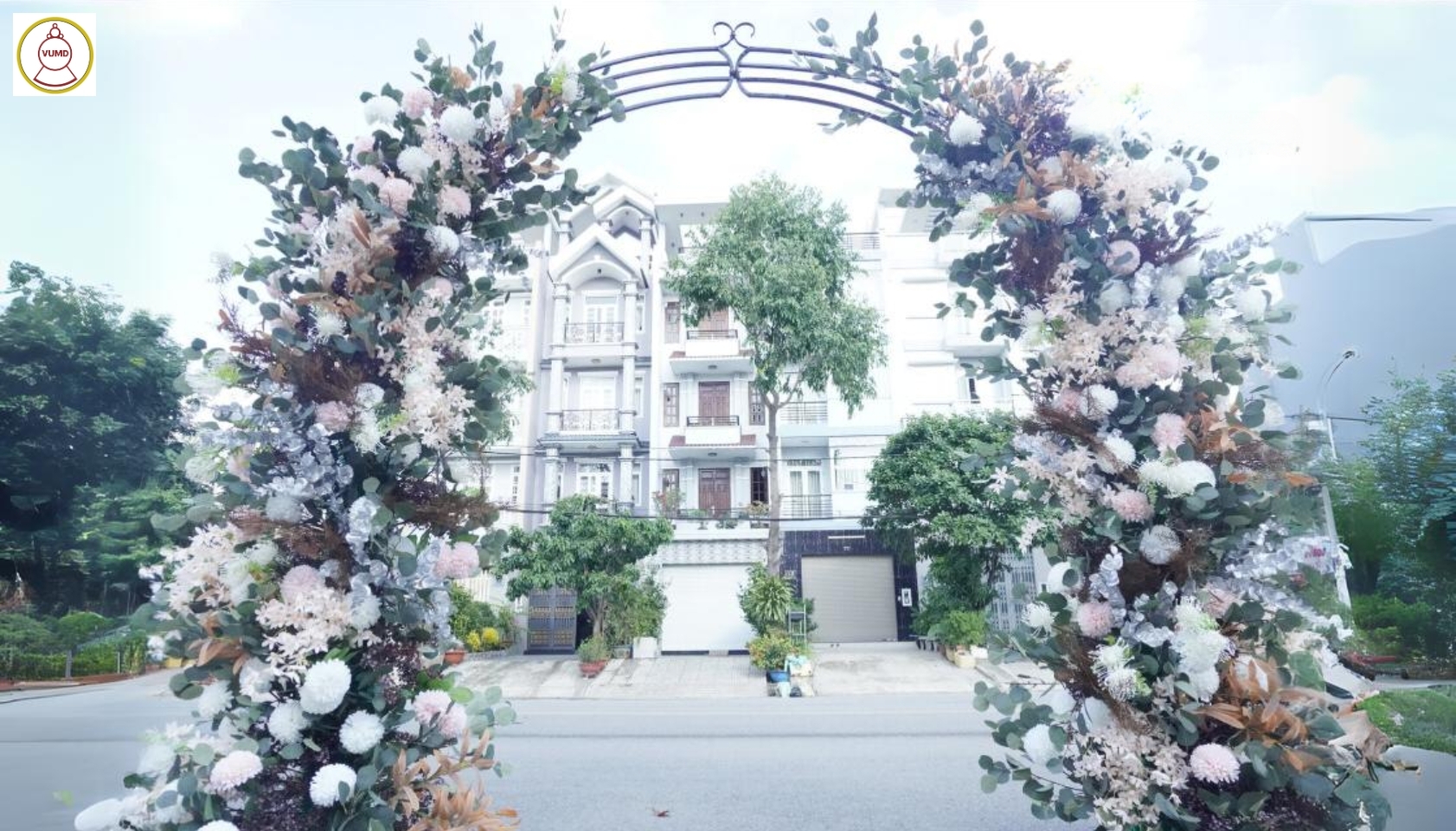 Cổng hoa đám cưới tông nâu xanh