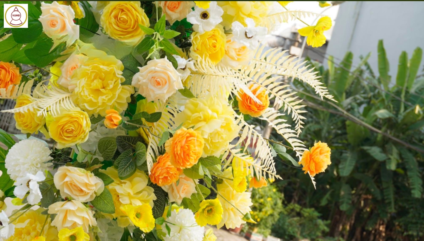 Cổng hoa tông vàng h2