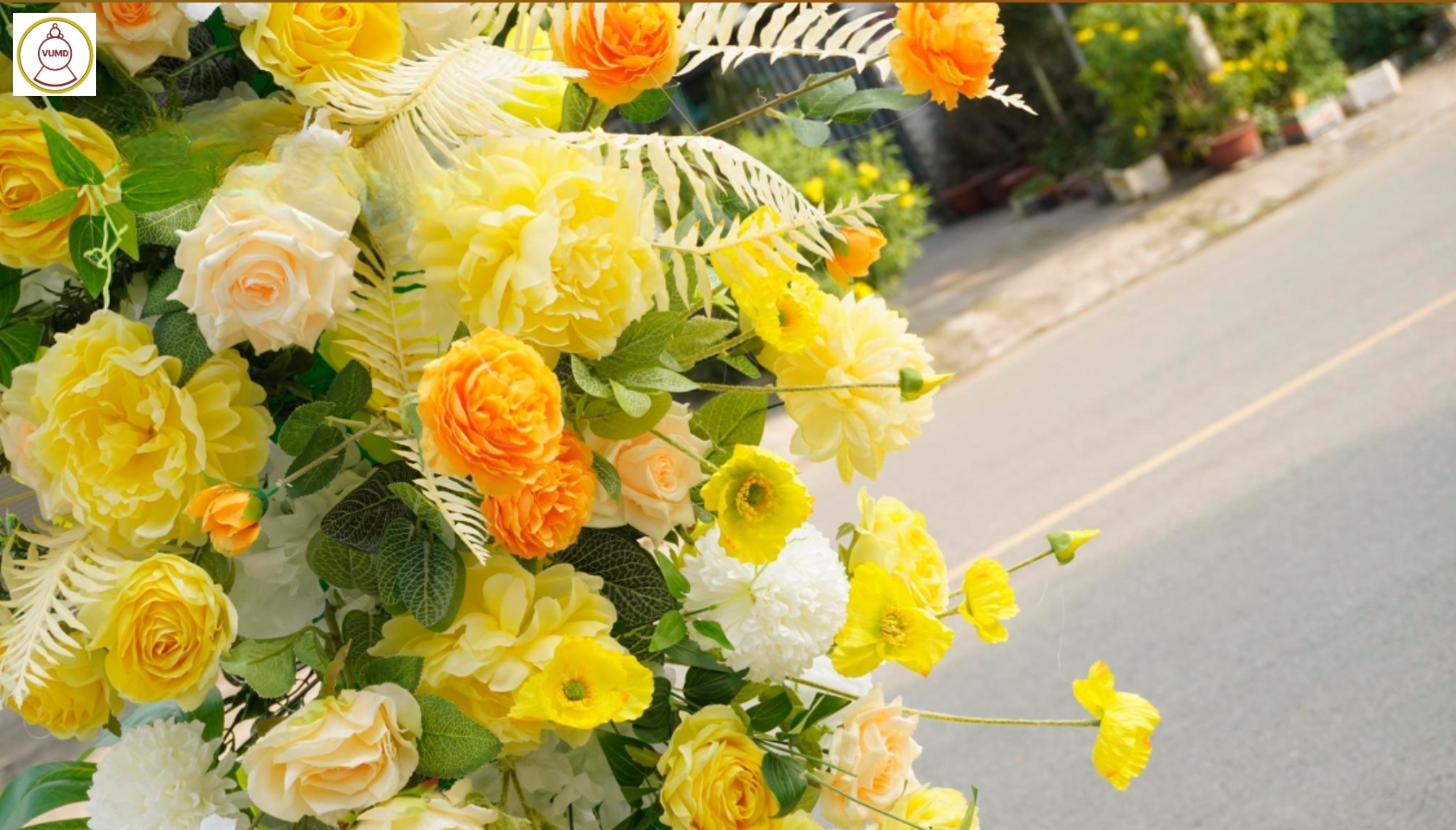 Cổng hoa tông vàng h2