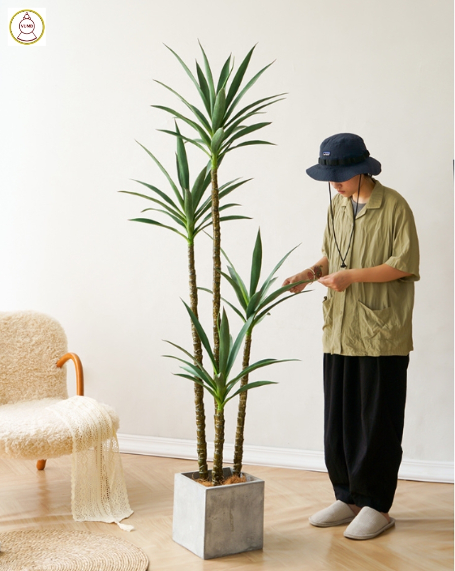 Cây giả trang trí hốc cầu thang