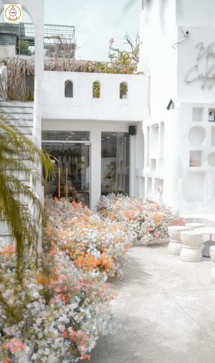 Hoa trang trí đám cưới, quán cafe, studio chất lượng 2024